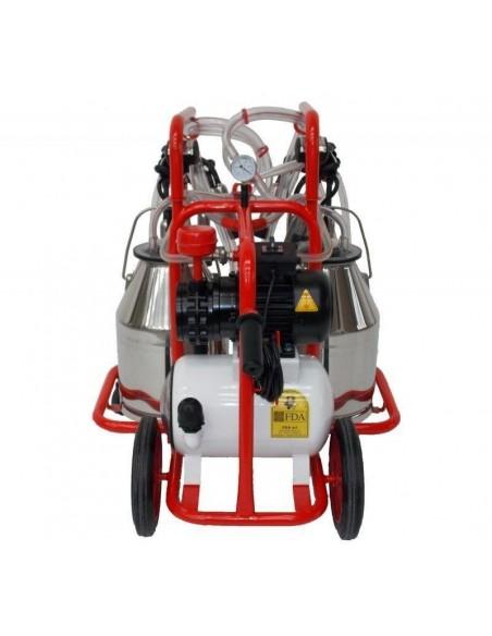 fronte della mungitrice bovini a due gruppi e bidoni