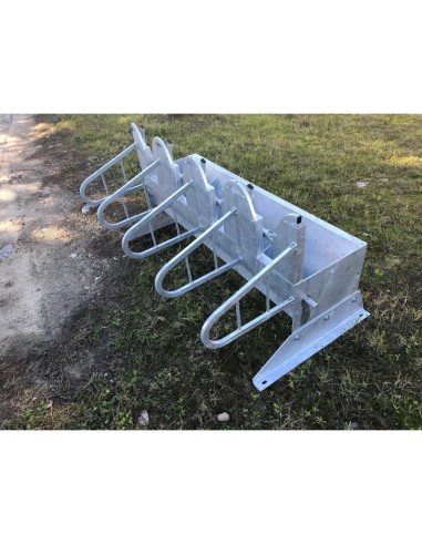 Dettaglio braccioli e sistema di chiusura della mangiatoia autocatturante.