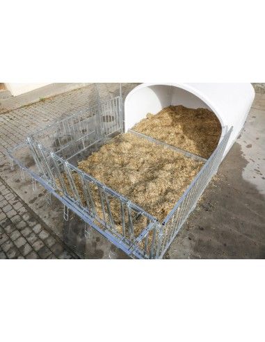 La CalfHouse Premium XXL con recinto è una soluzione di fascia alta per allevamenti moderni che vogliono gestire i vitelli in gr