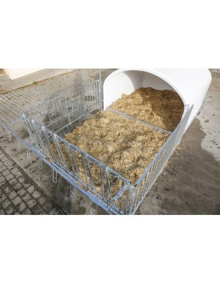 La CalfHouse Premium XXL con recinto è una soluzione di fascia alta per allevamenti moderni che vogliono gestire i vitelli in gr