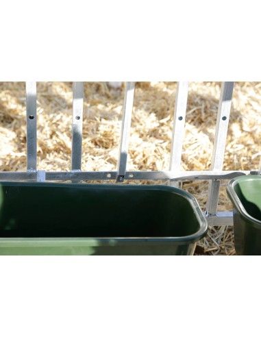 La CalfHouse Premium XXL con recinto è una soluzione di fascia alta per allevamenti moderni che vogliono gestire i vitelli in gr